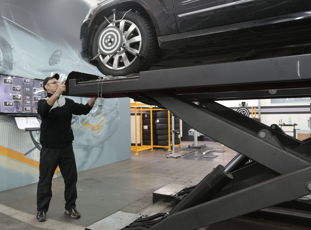 Front wheel alignment service